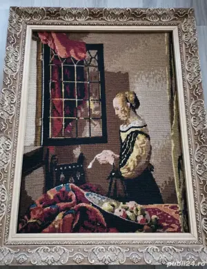 Goblen Fata citind o scrisoare la fereastra 