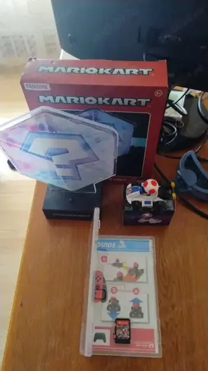 Nintendo Switch: Mario Kart 8 Deluxe +figurina Luigi Kart+collectibles - imagine 5