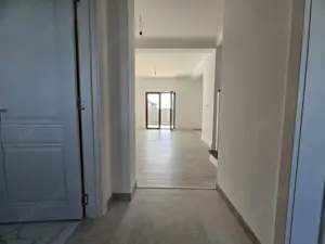 La cheie. Disponibil imediat. Despartit prin camera tehnica - imagine 14