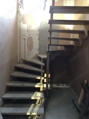 Scara de interior, lemn fag, intoarcere dreapta, 15 trepte, balustrada - imagine 2