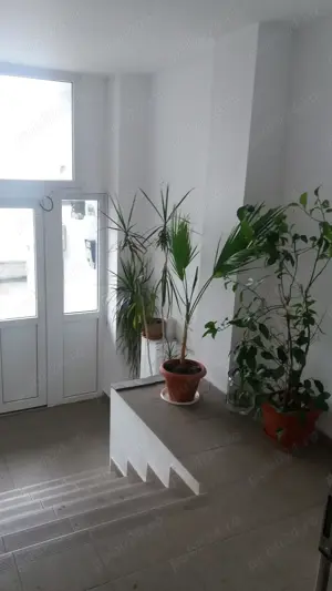 Garsoniera mare, in imobil nou, intrare Racadau - imagine 10