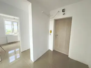 Renovat integral, luminos, etaj intermediar ! - imagine 7