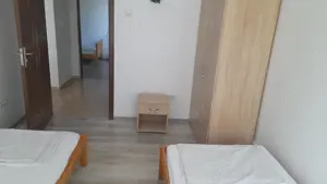 Apartament 4 camere regim hotelier - imagine 4 Apartament 4 camere regim hotelier - imagine 4