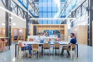 Spațiu de birou privat pentru 4 persoane în Regus Central Business Plaza Tower 3