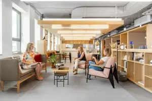 Spațiu de birou privat pentru 3 persoane în Regus Iulius Business Centre - imagine 3