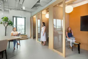 Spațiu de birou privat pentru 3 persoane în Regus Iulius Business Centre - imagine 13