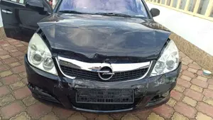 Vând mașină pentru piese