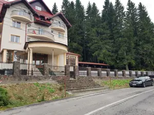 Predeal - Inchiriez PENSIUNE de 1000 MP pe Str. TREI BRAZI nr. 64