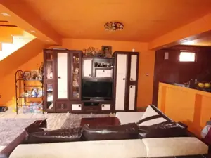 200mp utili Vila 5 cam zona Piata Saraca, 300mp teren cu 15m deschidere