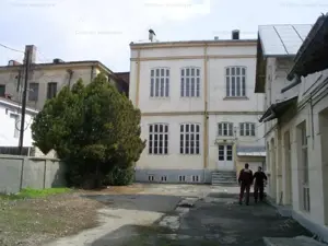 IMOBIL D+P+1, PRETABIL CABINETE MEDICALE, CLINICA, zona Ultracentrala - imagine 2