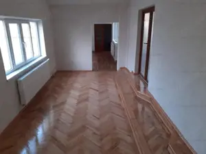 1100mp util IMENSA VILA P+1+M+ 2 spatii comerciale, zona Centrala - imagine 11