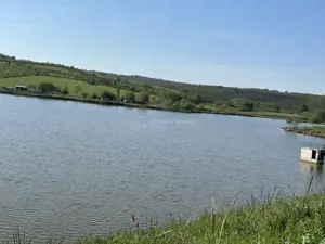 Casa pe malul lacului Paleu – teren 510 mp -  priveliste  deosebita - imagine 17