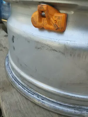 Jante aliaj 17 zoll originale BMW Seria 5 F10 / F11 Seria 6 F12 / F 13 cu senzori de presiune - imagine 8