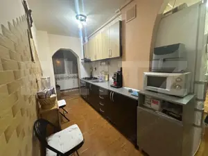 Apatament 3 camere renovat, zona 13 Decembrie