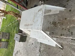 Scară metalică dublă, 2 trepte și platforma