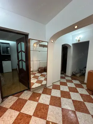 Vand casa cu garaj Piata Mare - imagine 3