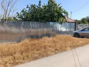 Vând casă bătrânească sat ciresanu com Baba Ana judetul Prahova casa compusă din trei camere plus de