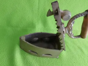 Fier vechi, pe cărbuni, model 2