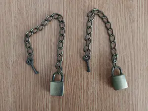 Set de doua lacatele vechi - functionale, cu cheie - imagine 5