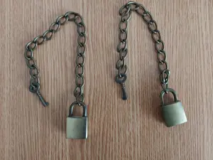 Set de doua lacatele vechi - functionale, cu cheie - imagine 3