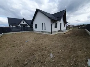 Casa lilieci zona buna str rozelor nr78