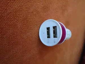 Alimentator auto bricheta masina cu 2 USB ( 2.1 A+ 1.0 A) - imagine 3