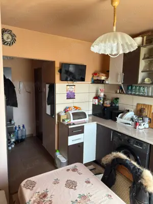 Apartament renovat semi-decomandat