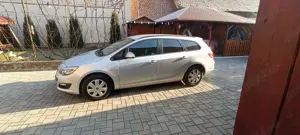 Vând Opel Astra Sports Tourer.