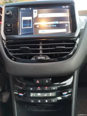 Peugeot 208 - imagine 8