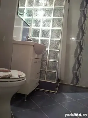 vanzare un apartament 2 camere decomandat zona Modern  - imagine 2