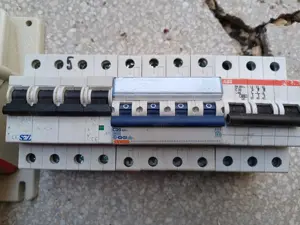 Prize cu ștecher 380, și sigurante 380.