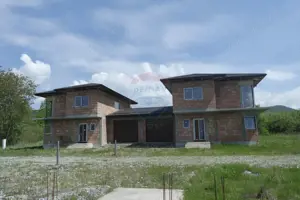 Casă de vanzare (duplex) la roșu, în Tăutii Măgherăus