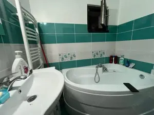 Ofer spre chirie ap 3 cam ultrcentral lux Roman ,350 euro 