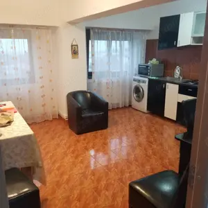 Ofer spre chirie ap 3 cam ultrcentral lux Roman ,350 euro  - imagine 6