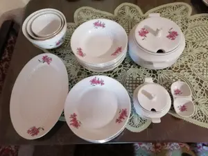 Serviciu de masă din porțelan made in Bulgaria - 23 de piese vintage