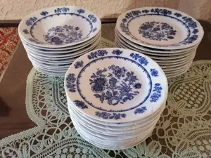 Set farfurii cu ornamente din cobalt, 12 persoane, made in RSR vintage