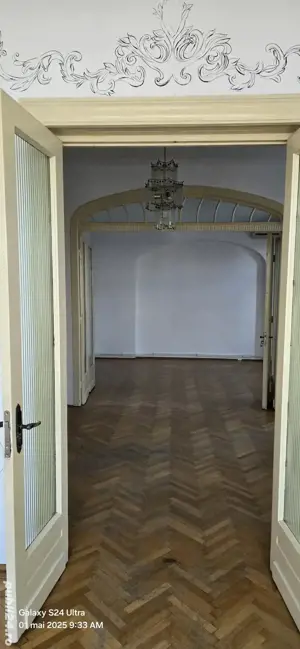 propietar vînd apartament cu 3 camere decomandat in vilă etaj 1 din2 zonă centrală Hala Traian - imagine 4