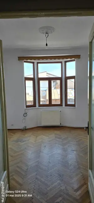propietar vînd apartament cu 3 camere decomandat in vilă etaj 1 din2 zonă centrală Hala Traian - imagine 2