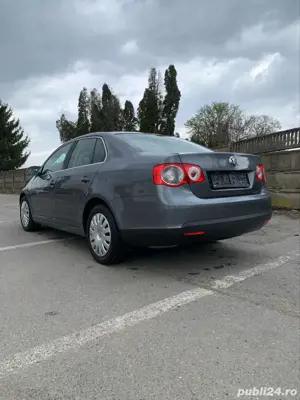 VW Jetta  Euro 4 2009 Benzina Simplu 1.6 MPI 102 CP BSE Impecabil - imagine 8