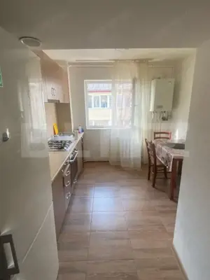 Apartament de vanzare, cu 2 camere, 50 mp, zona Decebal - imagine 2