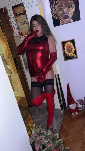 Transexuala matura cu forme apetisante!. 