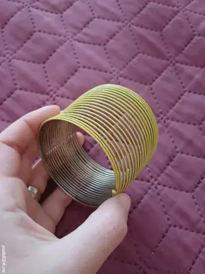 Vand brățară galbena, din metal