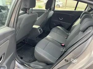 Renault Megane 3 1,5 dCI 110 CP - imagine 7