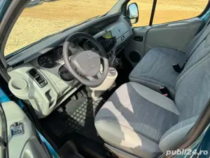 Renault Traffic 6 locuri - imagine 2 Renault Traffic 6 locuri - imagine 2