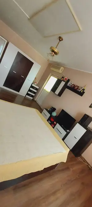 Vand apartament 3 camere spațios- zona Ciocârlia 