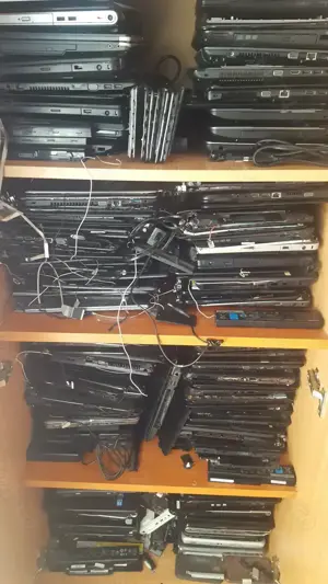 Dezmembrez laptop-uri HP Acer Asus Toshiba Dell Compaq Packard Bell Fujitsu divere modele. 