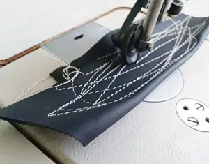 Masina de cusut  cu rotita  piele tapiterie 