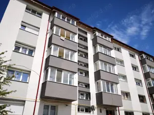 Apartament 3 camere de vanzare Carpati II - in bloc reabilitat termic
