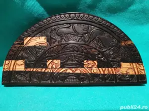 Basorelief african cu sertare secrete pentru bijuterii 