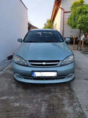 Vând Chevrolet lacetti
